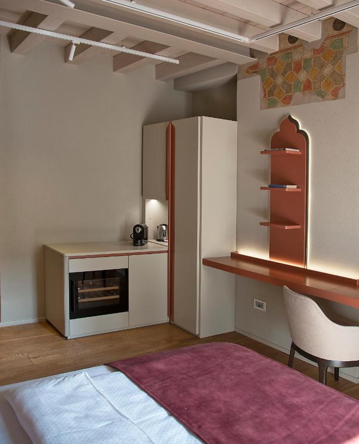维罗纳 Relais Balcone Di Giulietta酒店 外观 照片 A small kitchenette in a hotel room